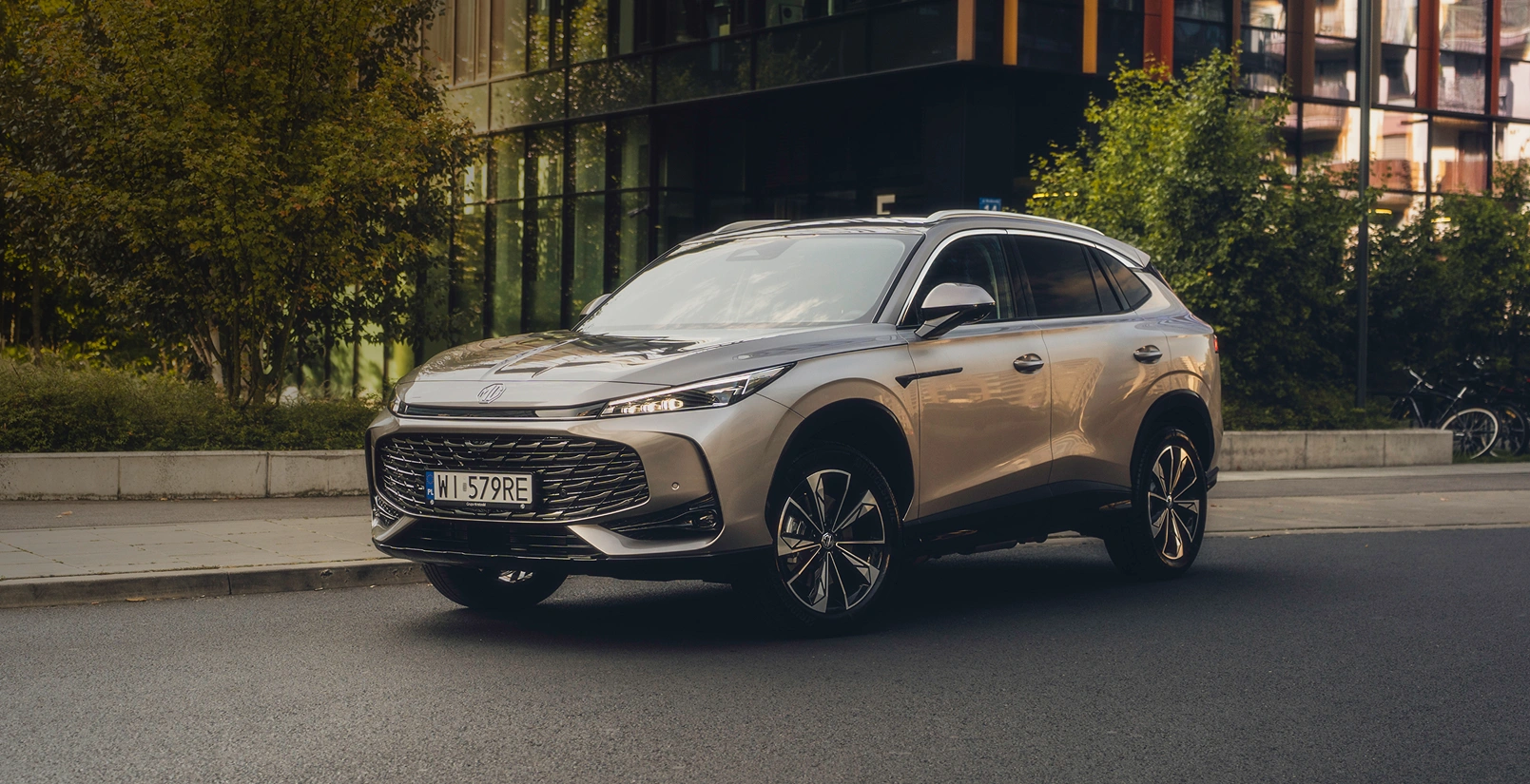 Baner modelu MG HS Hybrid+