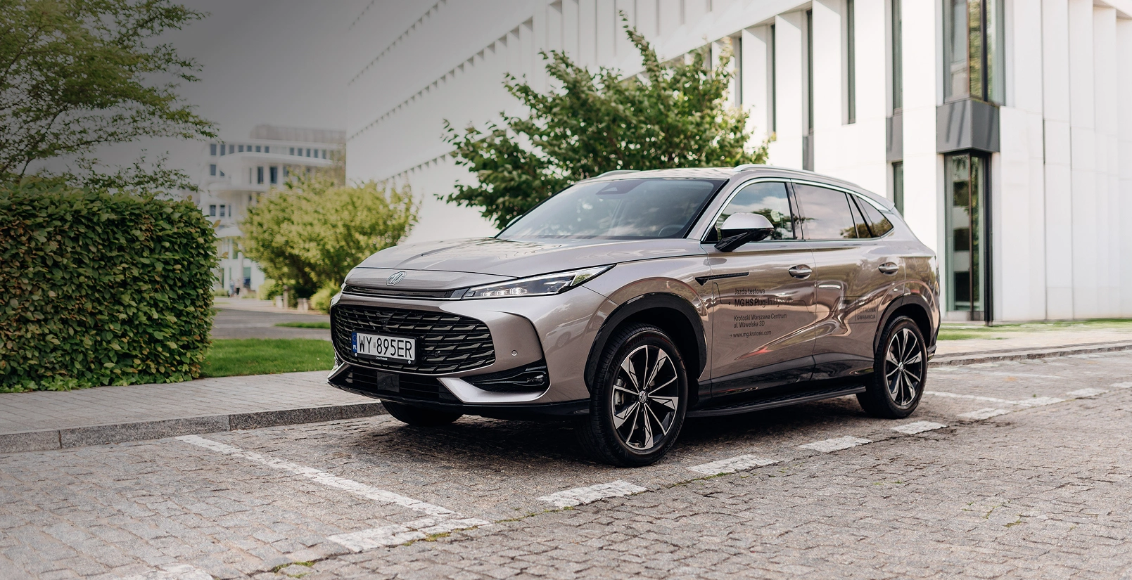 Baner modelu MG HS Plug-In Hybrid